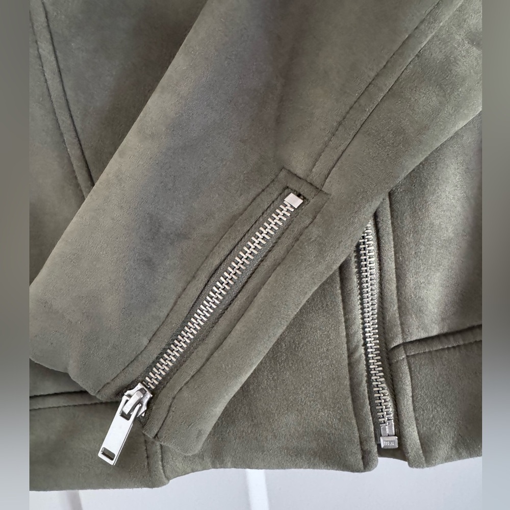 Women's Suede Moto Jacket - Picture 4 of 5
